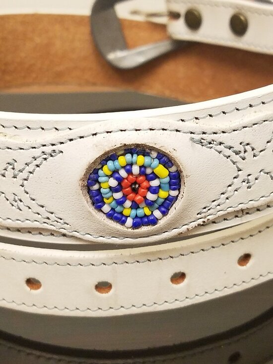 Silver Creek Collection Southwest Western Beaded Style White Leather Belt 27-30\